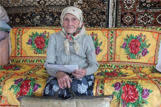 Жительница села Большие Яльчики Карлина Ольга Егоровна отметила свое 90-летие