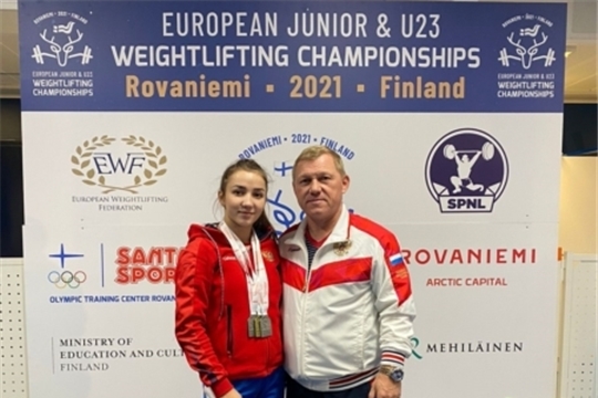 Полина Андреева - серебряная медалистка первенства Европы по тяжелой атлетике