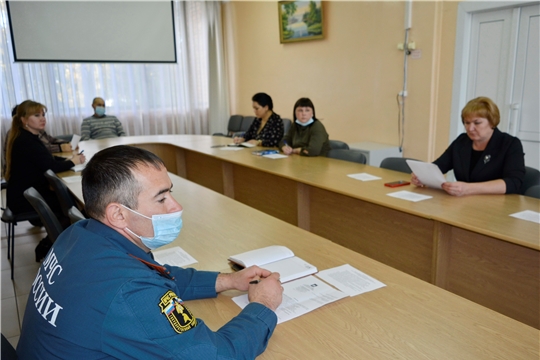В администрации Яльчикского района состоялось заседание комиссии по делам несовершеннолетних