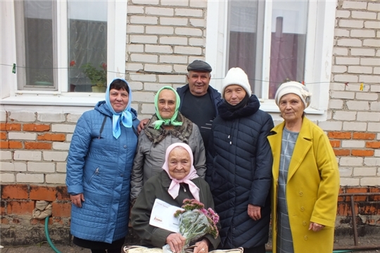 95-летний юбилей отметила жительница села Большие Яльчики, труженик тыла, ветеран труда Немцева Лидия Харитоновна