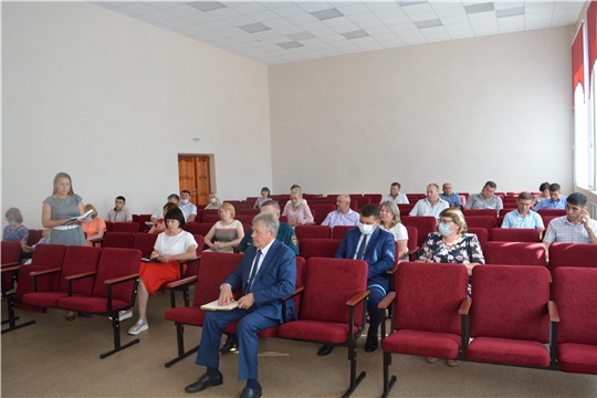 Глава администрации Янтиковского района провел еженедельную планерку