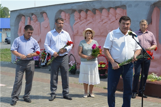 В День памяти и скорби возложили цветы к Монументу Славы