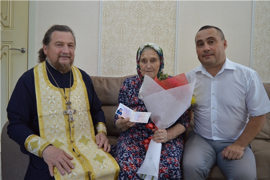 Труженице тыла Анастасии Никитичне Никитиной вручено удостоверение ветерана ВОВ