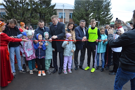 В селе Яншихово-Норваши торжественно открыли благоустроенное общественное пространство и спортивную площадку