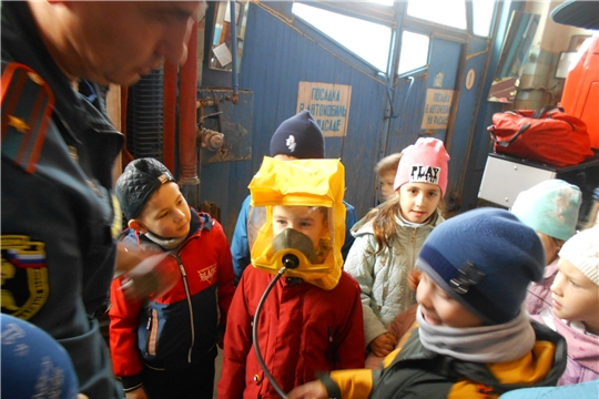 Янтиковские огнеборцы провели для школьников экскурсию и профилактические уроки
