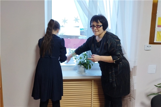 Сойгинская сельская библиотека принимает участие в конкурсе «Новогодние окна»
