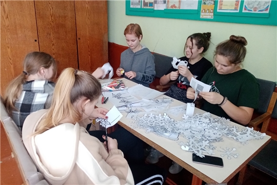В учреждениях культуры Алатырского района прошли мероприятия по изготовлению новогодних поделок