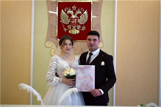 Свадебный сезон 2022 года Алатырского района открыт супругами Юрьевыми