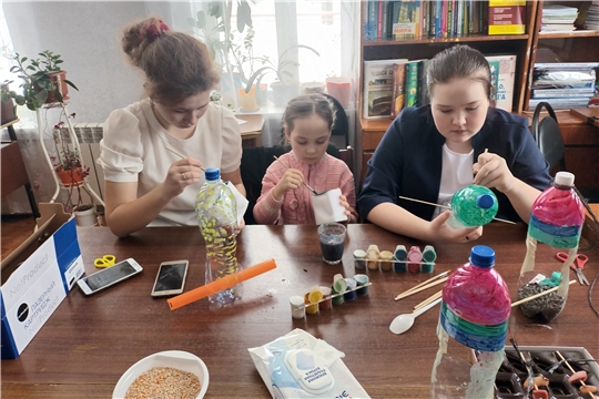 Работники культуры Восходского сельского поселения провели экологическую акцию «Покормите птиц зимой!»