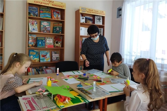 В Сойгинской сельской библиотеке с участниками клуба по интересам «Книголюб» провели творческое занятие