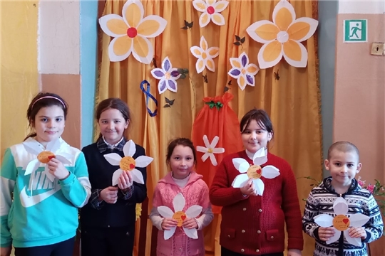 Час рукоделия «Подарок для любимой мамы» прошёл в Иваньково – Ленинском СДК