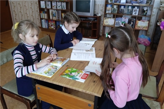 Громкие чтения «Приглашаю почитать» прошли в Стемасской библиотеке