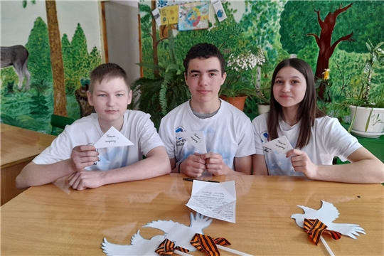 Школьники Алатырского района написали письма со словами поддержки российским солдатам