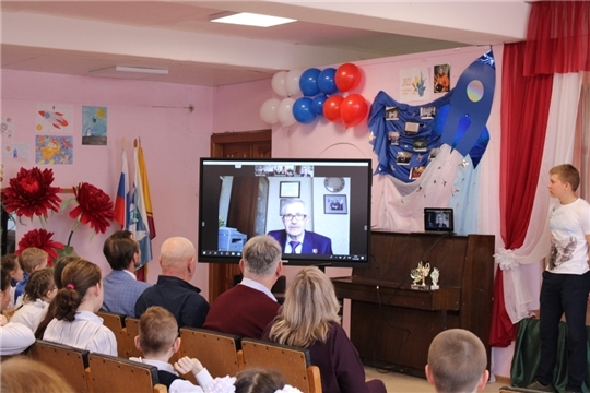 Учащиеся Кирской школы встретились с Героем России, летчиком–космонавтом Будариным Н.М.