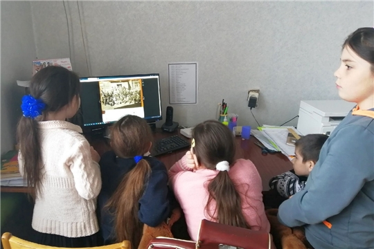 В Иваньково-Ленинской сельской библиотеке прошло мероприятие «Застывшая история в фотографии»