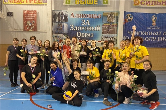 В Аликовском районе состоялся турнир по волейболу, посвящённый Дню Матери.