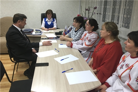 ЧНК Элĕк уйрăмĕн хастарĕсем конгресс президенчĕпе Валерий Клементьевпа тĕл пулчĕç