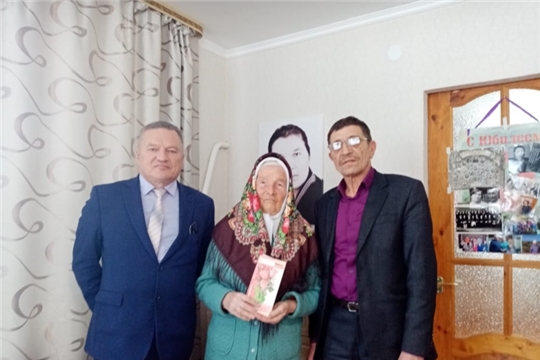 Свой 90-летний юбилей удивительная женщина, ветеран педагогического труда, учитель чувашского языка и литературы, любящая мать, бабушка, прабабушка и просто хороший человек – Семенова Валентина Алексеевна