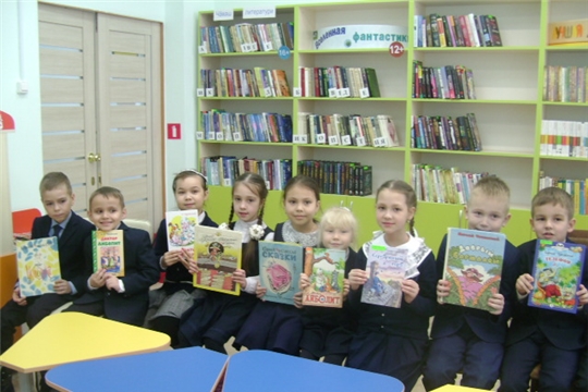 В Аликовской детской библиотеке для юных читателей был проведён день громкого чтения «Сказки Дедушки Корнея»