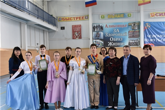 В Аликовском районе прошел конкурс бального танца «Вальс Победы», посвященный 77-й годовщине Победы в Великой Отечественной войне
