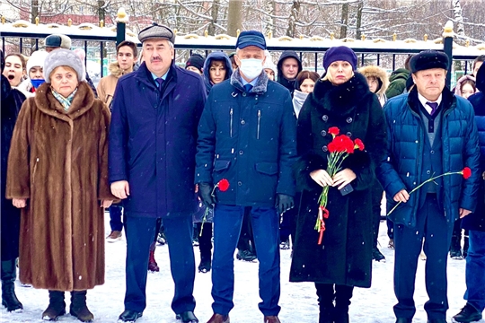 Открытие мемориальной доски памяти Л.П.Куракова.