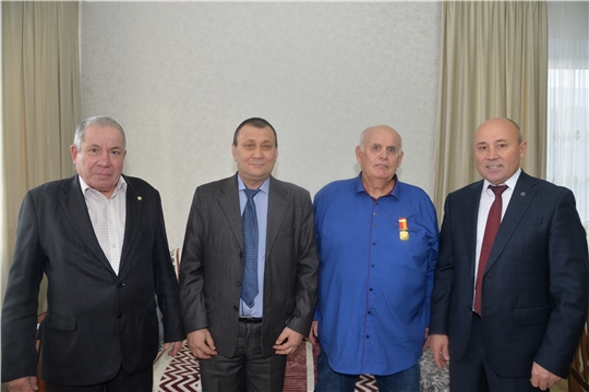 Вручение памятных медалей "100-летие образования ЧАССР" в Батыревском районе