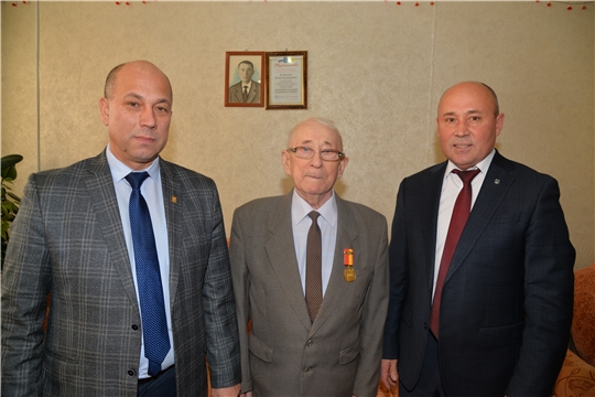 Глава администрации Батыревского района вручил жителям района памятные медали