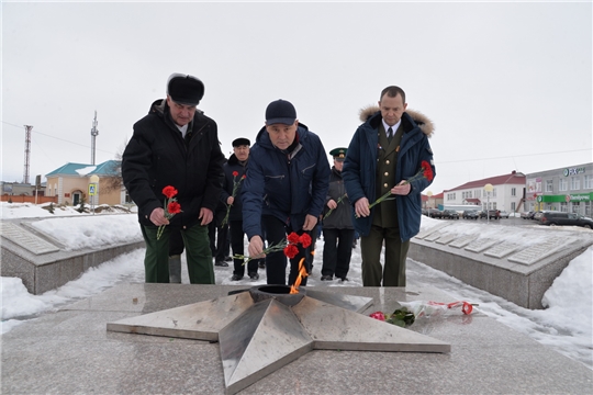 В День защитника Отечества глава администрации района возложил цветы к Монументу Славы