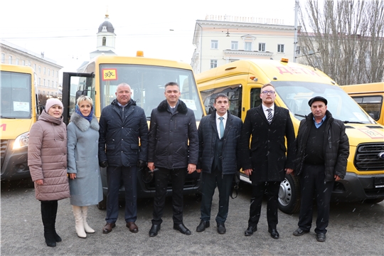 Четыре школы Чебоксарского района получили новые школьные автобусы