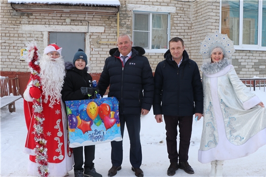 Глава администрации Чебоксарского района Николай Хорасёв исполнил детские мечты в рамках  благотворительной акции «Ёлка желаний»