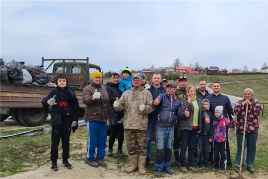 В деревне Ойкасы и Хирле-Сир Лапсарского сельского поселения прошел субботник