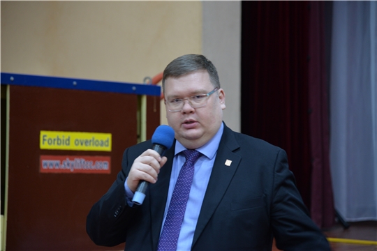 Олег Кортунов обсудил с жителями Южного поселка концепцию благоустройства Ворошиловского леса