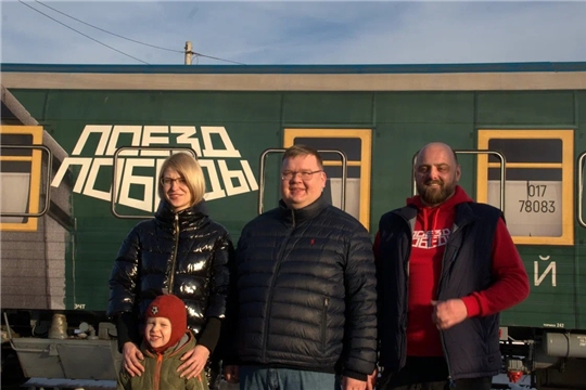 Глава города Чебоксары Олег Кортунов посетил передвижной музей-выставку «Поезд Победы»