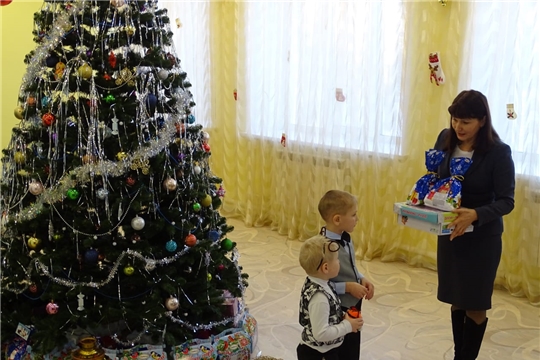 Алевтина Федорова посетила Шумерлинский детский дом в рамках акции "Ёлка Желаний"