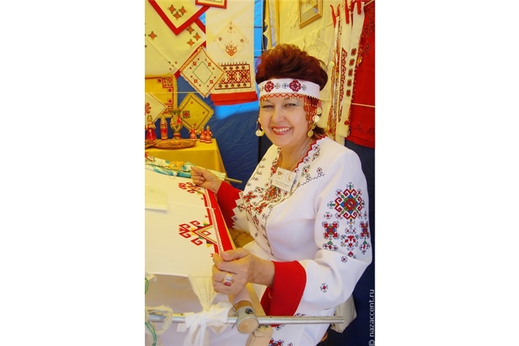 Олег Николаев чӑваш фотографне Александр Вражкина «Хăйне евĕрлĕ Раҫҫей» ăмăртăва хутшăннăшăн  мухтанă