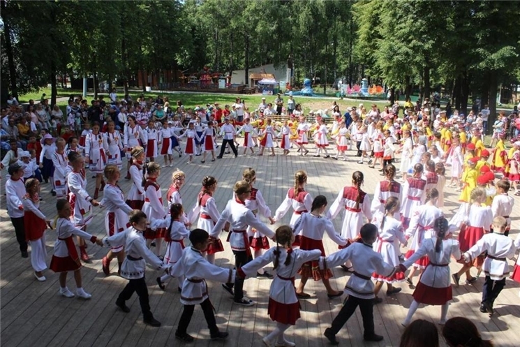 Чӑваш Енре Раҫҫейри халӑхӗсен Ача-пӑча фольклор уявĕ иртет