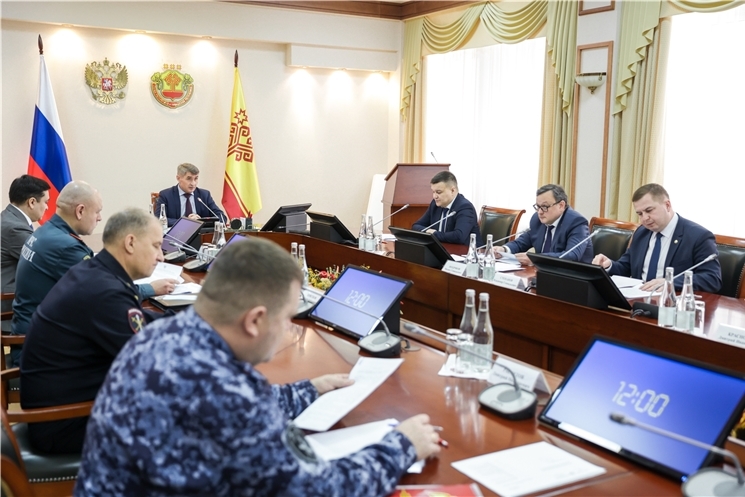 Чӑваш Ен Пуҫлӑхӗ Донбассран инкеке пула тăван çĕртен ирĕксĕр куçса килекенсене йышăнмалли ӗҫ ушкӑнӗн пӗрремӗш ларӑвне ирттернӗ