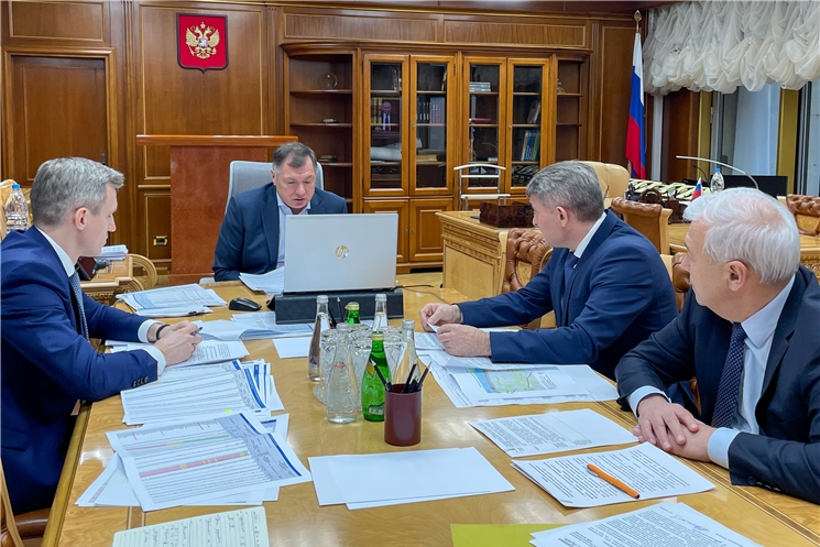 Раҫҫей Федерацийĕн Правительствин вице-премьерĕ Марат Хуснуллин тата Чăваш Республикин Пуҫлăхĕ Олег Николаев  ĕҫлĕ тĕлпулу ирттернĕ