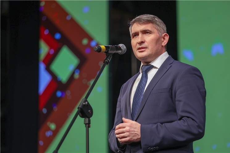 Олег Николаев Паллă ентешсен çулталăкне савăнăçлă лару-тăрура уçнă çĕре хутшаннă