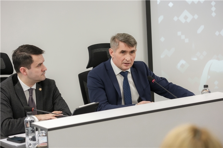 Олег Николаев вак тата вӑтам бизнес представителӗсемпе тӗлпулу ирттернӗ