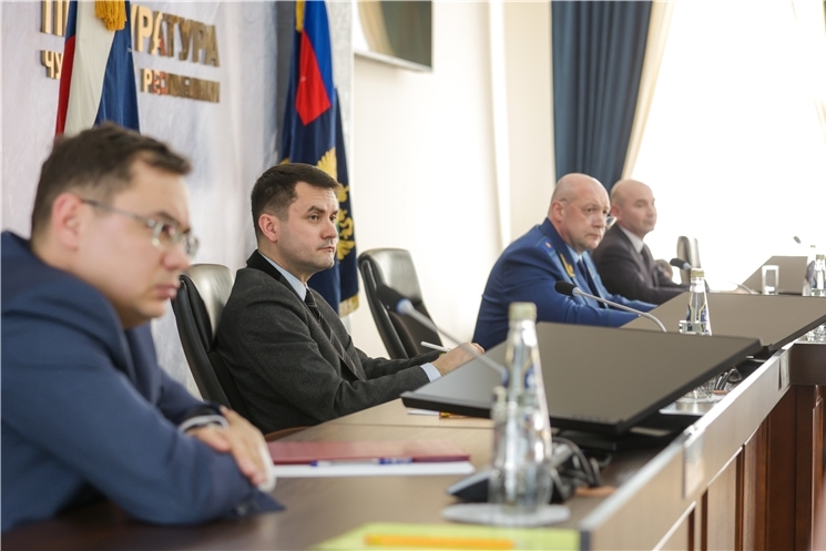 Социаллӑ пӗлтерӗшлӗ тавар хаклӑхӗпе ҫыхӑннӑ ҫивӗч ыйтусене республика Прокуратуринче сӳтсе явнă