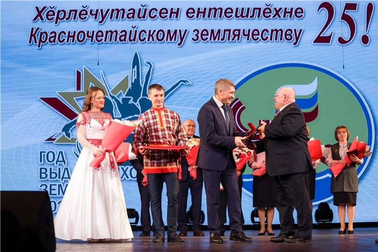 Хӗрлӗ Чутайcен ентешлĕхне 25 ҫул ҫитнĕ ятпа Чăваш Ен Пуҫлăхĕ Олег Николаев саламланă
