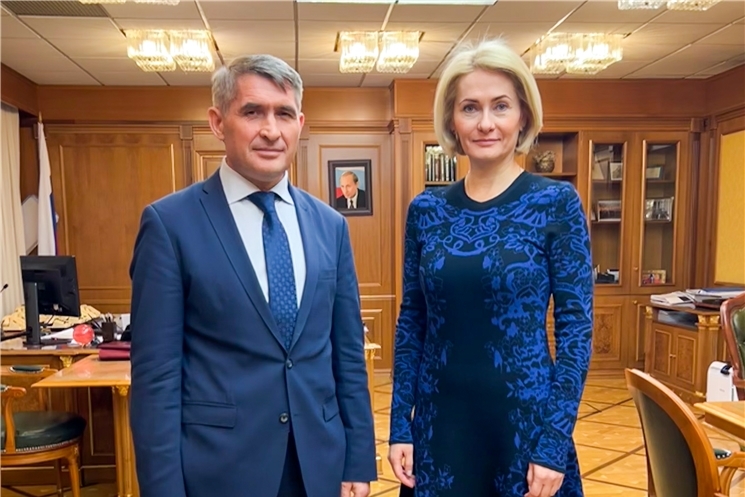 Олег Николаев Раҫҫей Правительствин вице-премьерӗпе Виктория Абрамченкопа тӗл пулнӑ