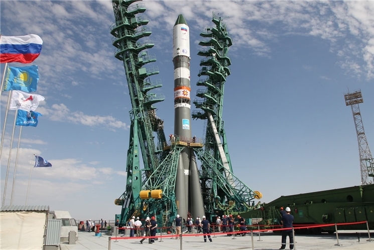 Чăваш Республикин Пуçлăхĕ Олег Николаев Космонавтика кунӗ ячӗпе саламлани