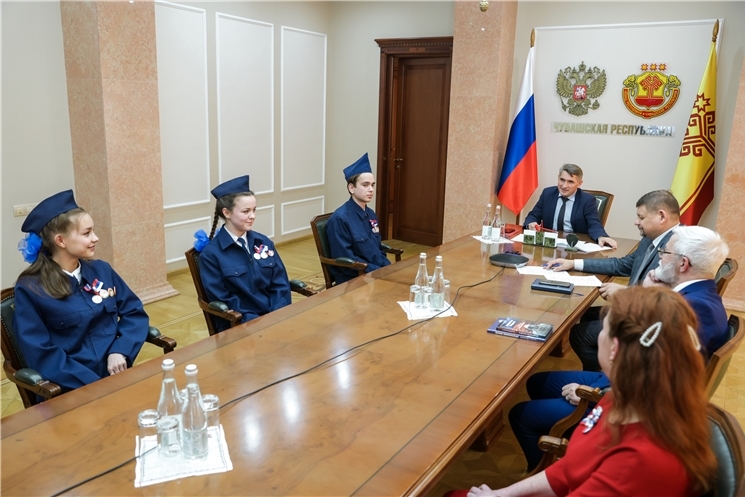 «Чӑваш Енре ултӑ пин ытла яш-кĕрĕм ҫамрӑк космонавтсен юхӑмне хутшӑнаҫҫӗ», - тенĕ Олег Николаев