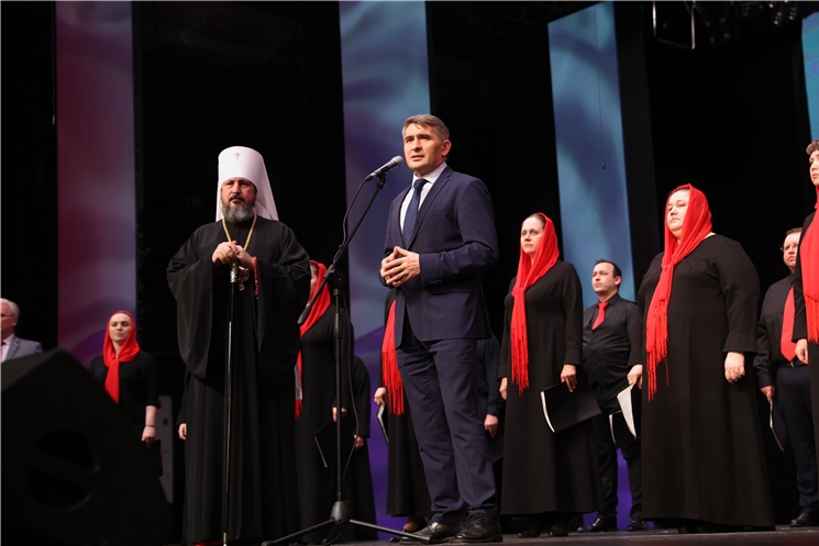 Чăваш Ен Пуҫлăхĕ Олег Николаев Мăнкунăн пысăк концертне ҫитсе курнă