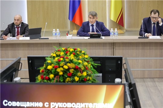 Олег Николаев предложил выработать законодательные инициативы для решения проблем капремонта в домах со спецсчетами