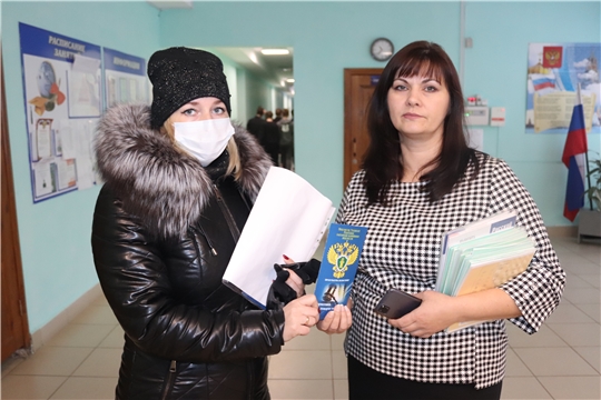 В школы города Алатыря переданы памятки по противодействию наркомании