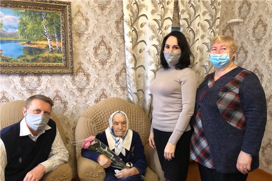 В Алатыре продолжается вручение памятных медалей, посвященных 80-летию начала строительства Сурского и Казанского оборонительных рубежей, которые были учреждены Главой Чувашской Республики О.А. Николаевым