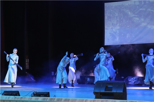 Театрализованная программа Чувашского государственного ансамбля песни и танца «Сурский рубеж. Помни. Знай. Не забывай»